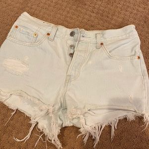 Light wash Levi shorts